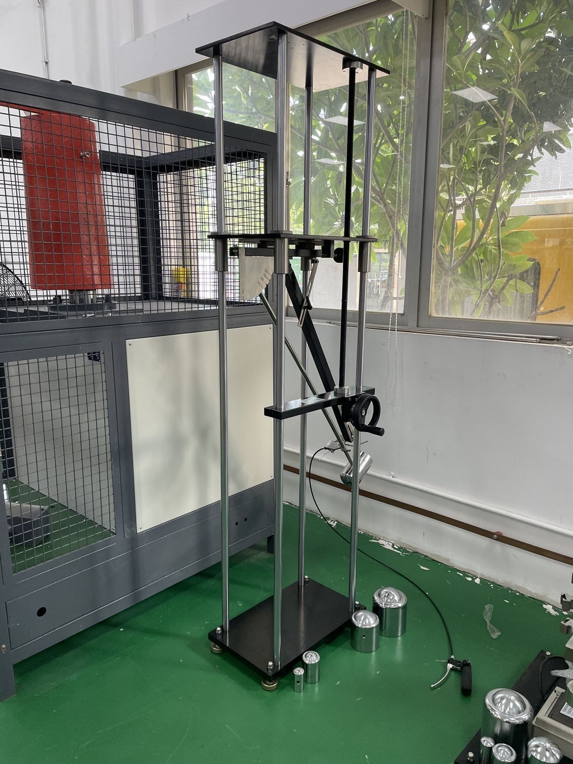 電纜橋架撞擊試驗(yàn)裝置 電纜橋架撞擊試驗(yàn)裝置